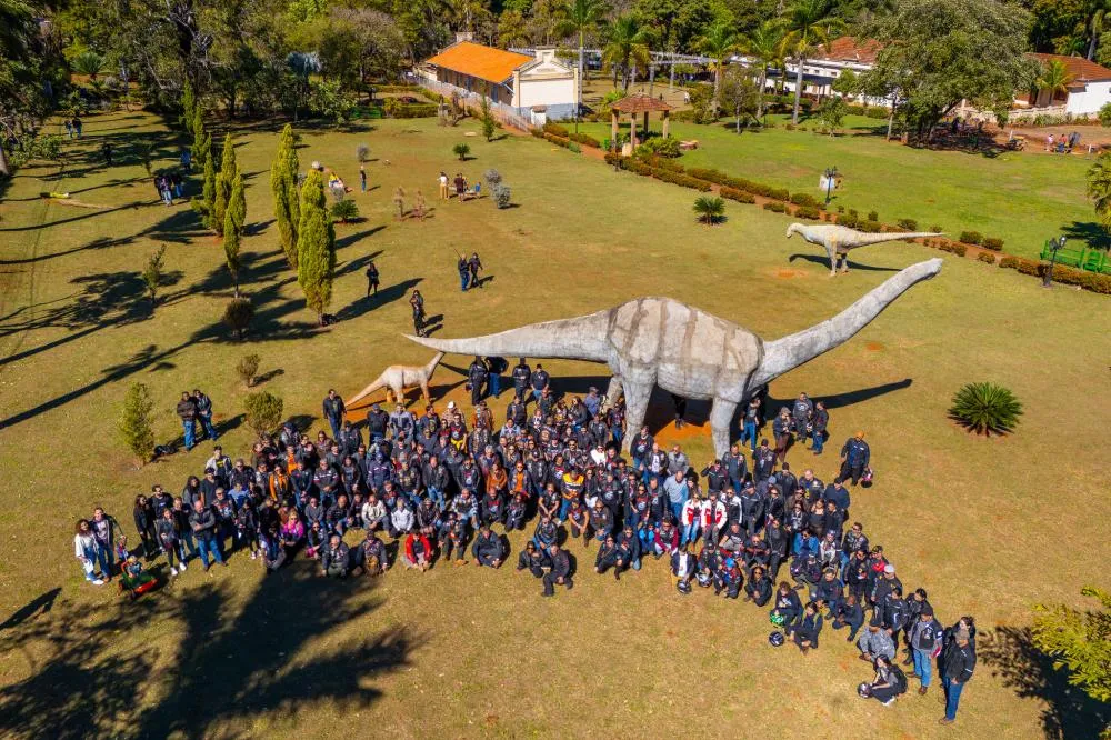 DINO'S ROCK 2026 REUNIU MÚSICA, MOTOCICLISTAS E SOLIDARIEDADE EM UBERABA