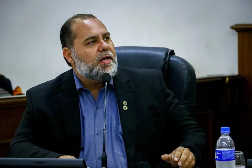 COBRANÇA RETROATIVA DE PLANO DE SAÚDE DOS SERVIDORES VIRA ALVO DE QUESTIONAMENTOS NA CÂMARA DE UBERABA