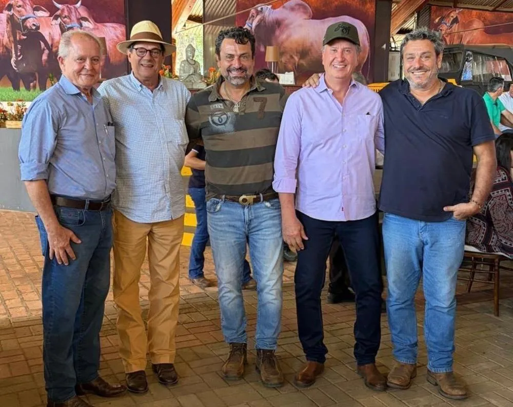 LEILÃO MOVIMENTA MAIS DE R$ 8,2 MILHÕES E AQUECE EXPECTATIVA PARA A EXPOGENÉTICA EM UBERABA