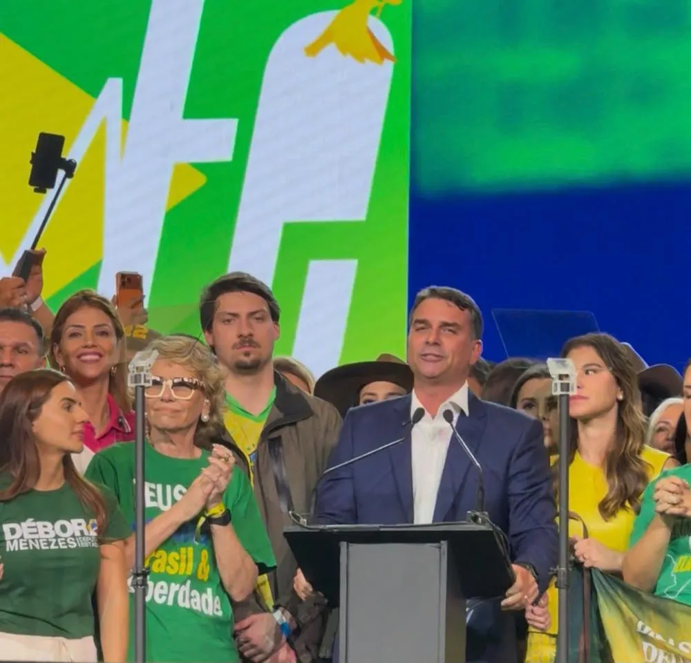 VEREADORA DE UBERABA REPRESENTA O PL MULHER DE MINAS EM CONVENÇÃO NACIONAL AO LADO DE FLÁVIO BOLSONARO