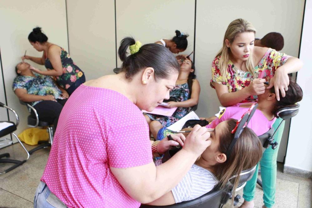UBERLÂNDIA ABRE 936 VAGAS GRATUITAS E APOSTA EM CURSOS PARA QUEM BUSCA EMPREGO
