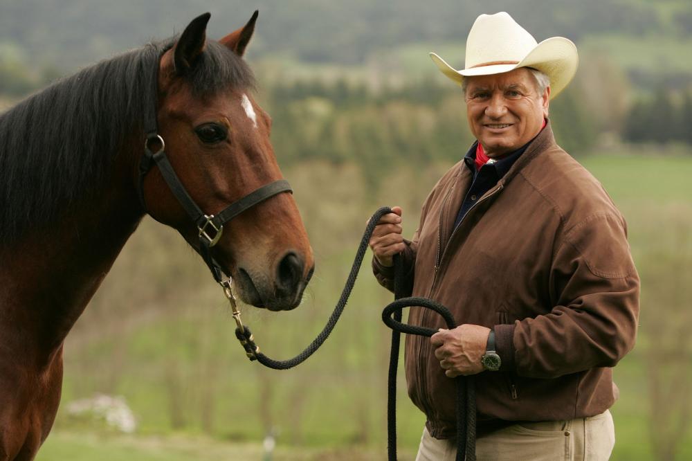 MORRE MONTY ROBERTS, O “ENCANTADOR DE CAVALOS” QUE REVOLUCIONOU A DOMA RACIONAL