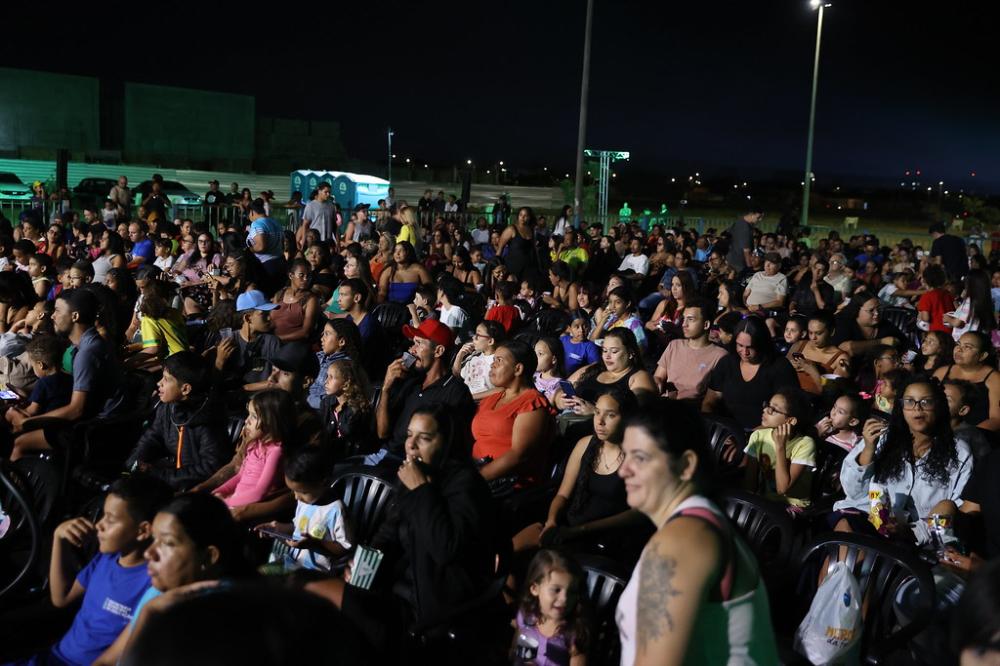 PRAÇA DO MORUMBI VIRA CINEMA A CÉU ABERTO