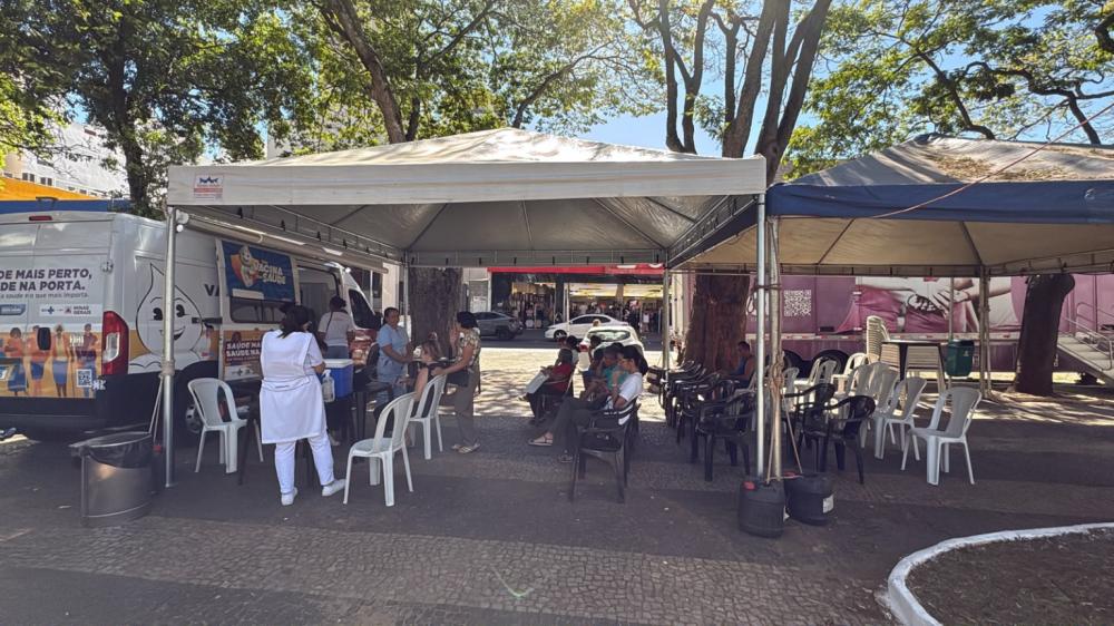 UBERLÂNDIA APLICA MAIS DE 2,2 MIL DOSES EM DIA D DE VACINAÇÃO