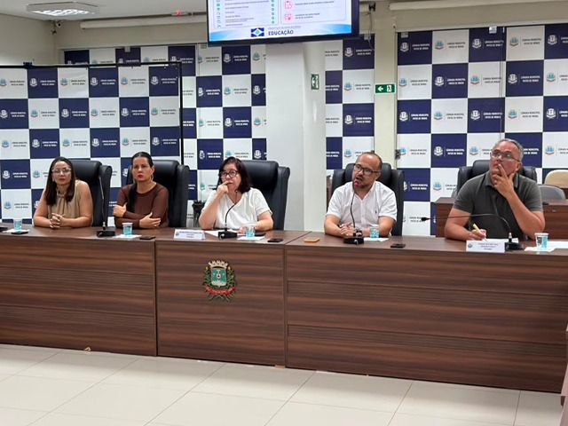 PATOS DE MINAS DEBATE IMPLEMENTAÇÃO DE NOVA LEI PARA PROFISSIONAIS DA EDUCAÇÃO INFANTIL