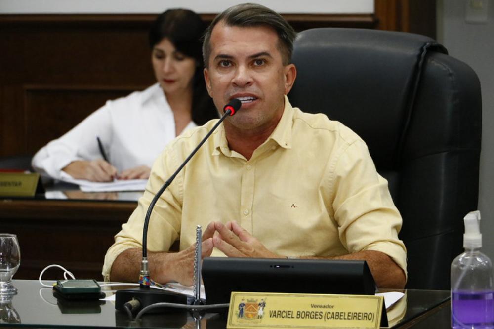 VEREADOR COBRA PREFEITURA SOBRE DEMORA NA EMISSÃO DE GUIAS DO ITBI EM UBERABA
