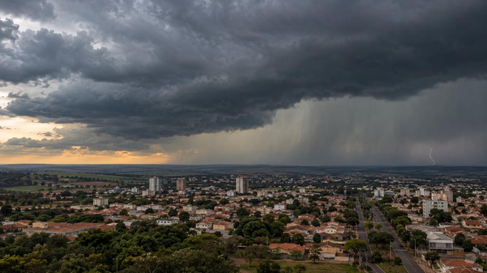 TRIÂNGULO MINEIRO ESTÁ SOB ALERTA AMARELO PARA TEMPESTADES NESTA SEGUNDA