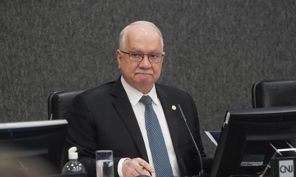 FACHIN REJEITA PEDIDO DE FLÁVIO BOLSONARO PARA AFASTAR DINO DE PROCESSOS