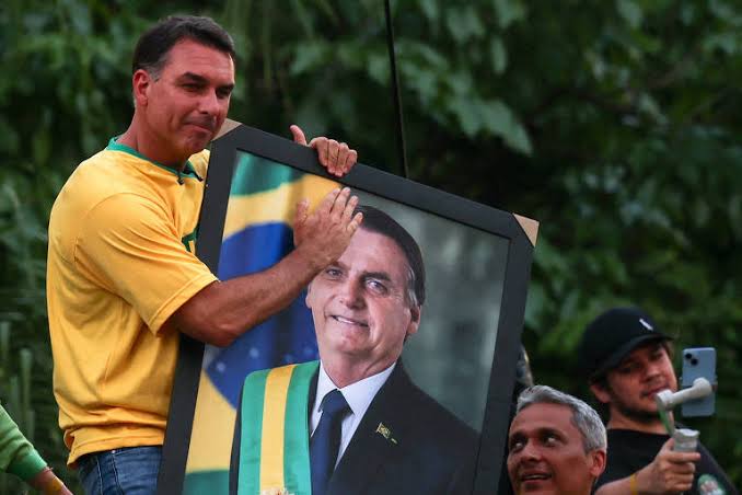 PGR DEFENDE RETOMADA DAS VISITAS DE FLÁVIO BOLSONARO AO PAI