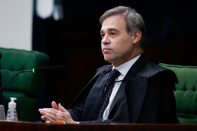 TSE DETERMINA RETIRADA DE VÍDEO DE JANONES E LINDBERGH SOBRE FLÁVIO BOLSONARO