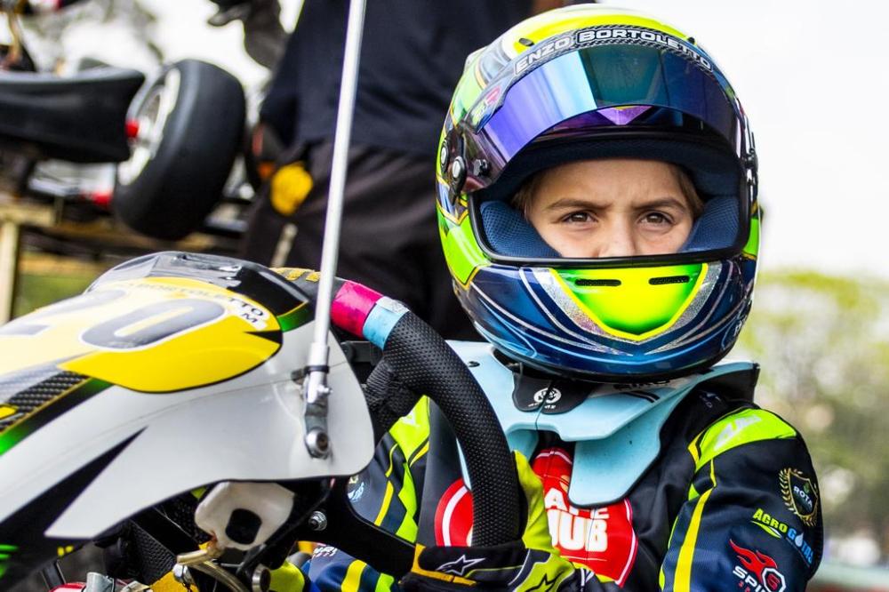AOS 8 ANOS, PILOTO DE UBERLÂNDIA SE DESTACA NO KART E SE PREPARA PARA O CAMPEONATO BRASILEIRO