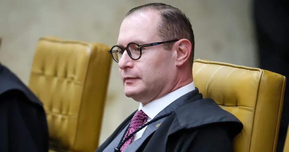 DECISÃO DE ZANIN SOBRE HORÁRIO DE VOTAÇÃO LEVANTA QUESTIONAMENTOS SOBRE SEGURANÇA JURÍDICA DAS ELEIÇÕES