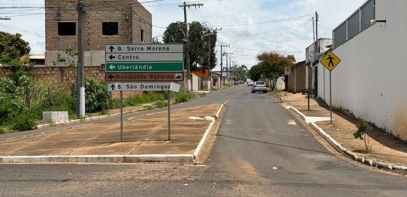 OBRA DE ESGOTO INTERDITA RUA NO BAIRRO SERRA MORENA, EM ARAXÁ, A PARTIR DESTA SEGUNDA-FEIRA (26)