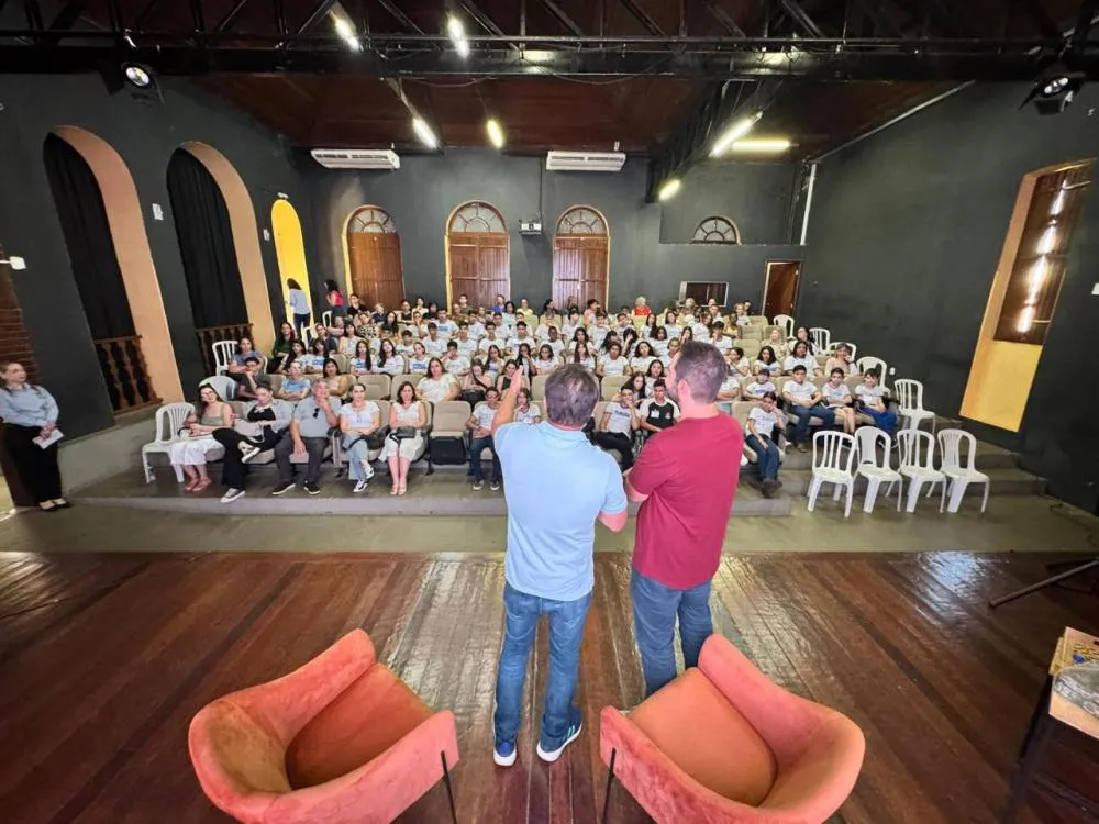 “Pequenos Grandes Sonhos” emociona e inspira alunos com histórias de araguarinos que conquistaram o sucesso
