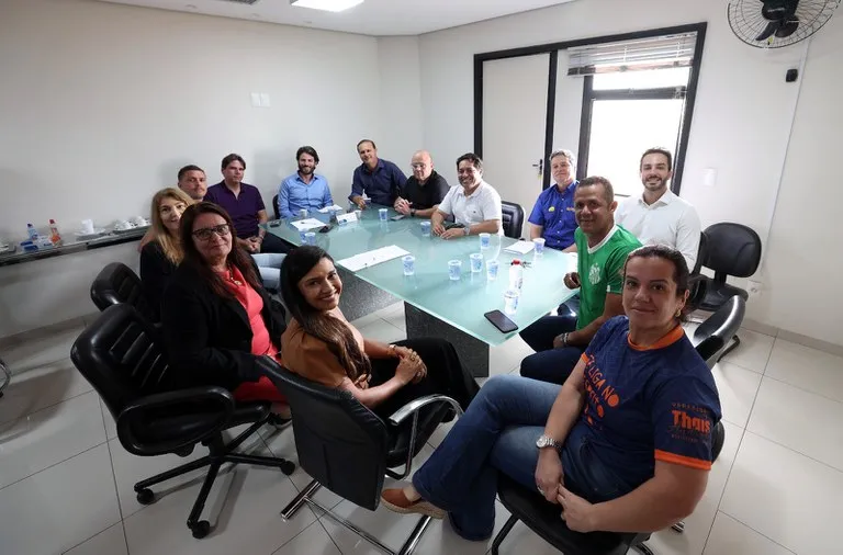 Secretários de Governo de Minas e de Uberlândia visitam Câmara e ouvem reivindicações da base