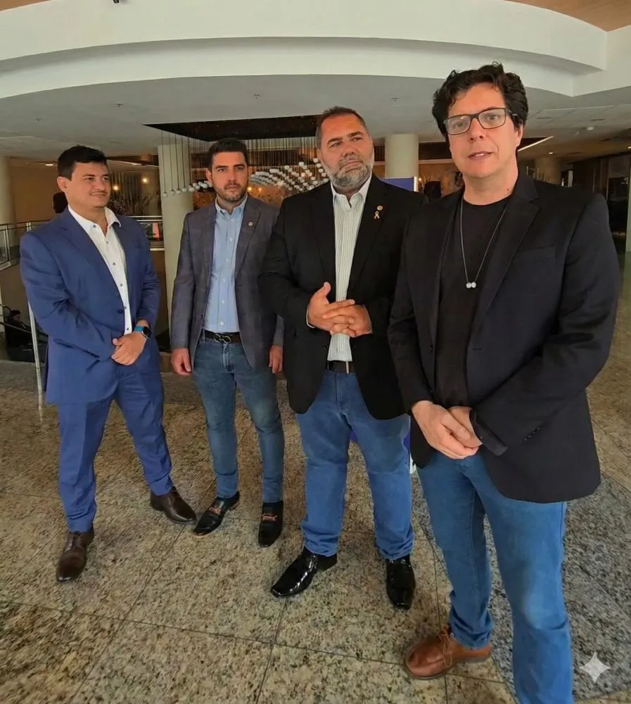 Comitiva de Uberaba participa da posse de Aécio Neves na presidência nacional do PSDB