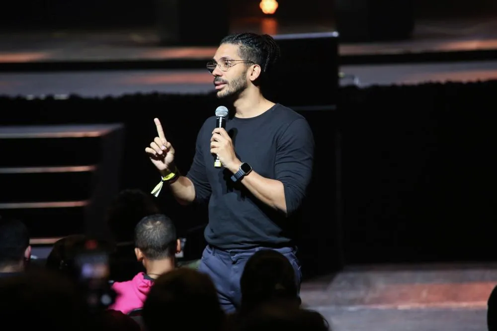 Joel Jota traz a Uberlândia a palestra “No Controle – A Virada Começa em Você”