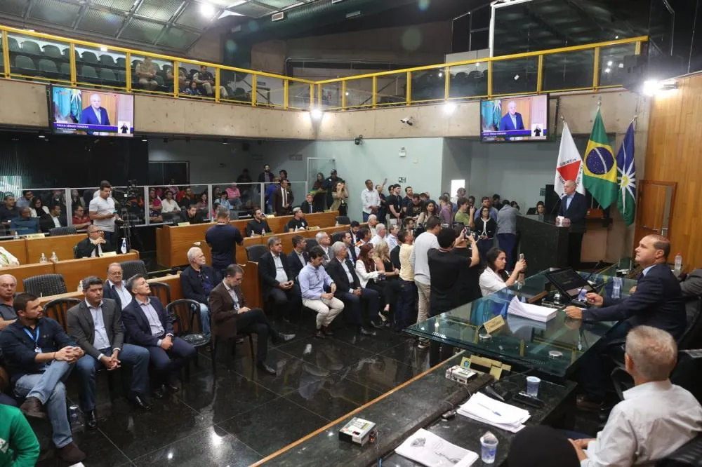 Parceria ou Discurso? Prefeitura exalta união entre poderes enquanto cobra confiança da população