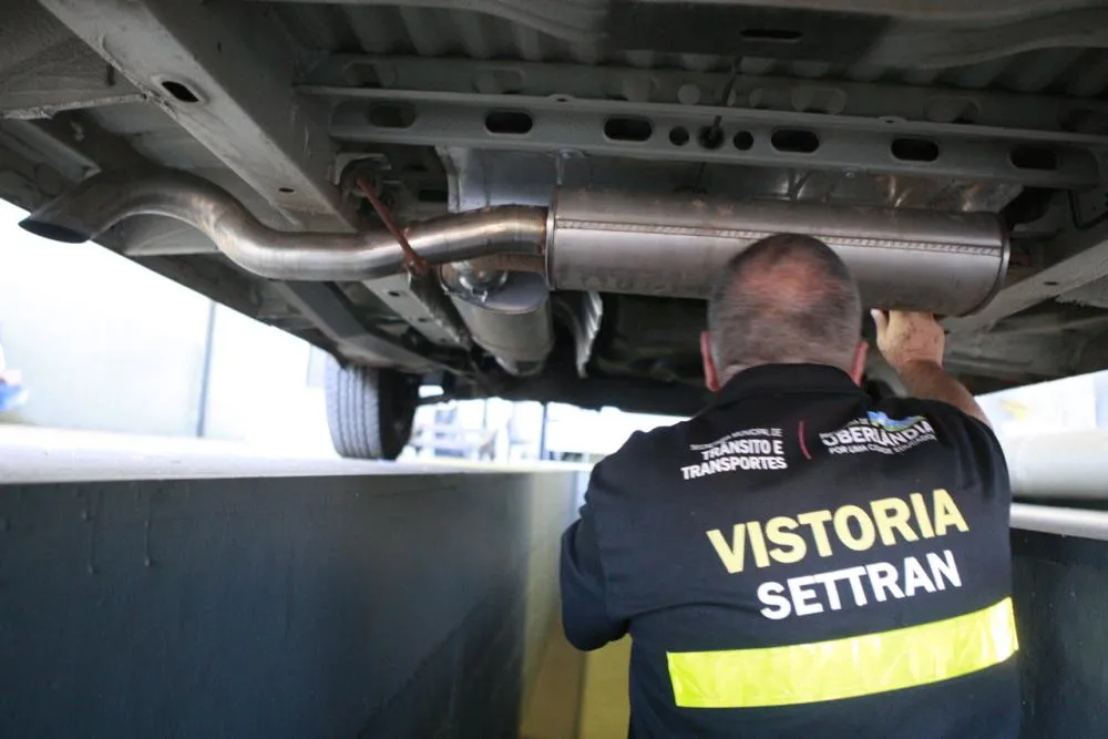 Centenas de veículos ainda sem vistoria em Uberlândia acendem alerta para segurança de passageiros