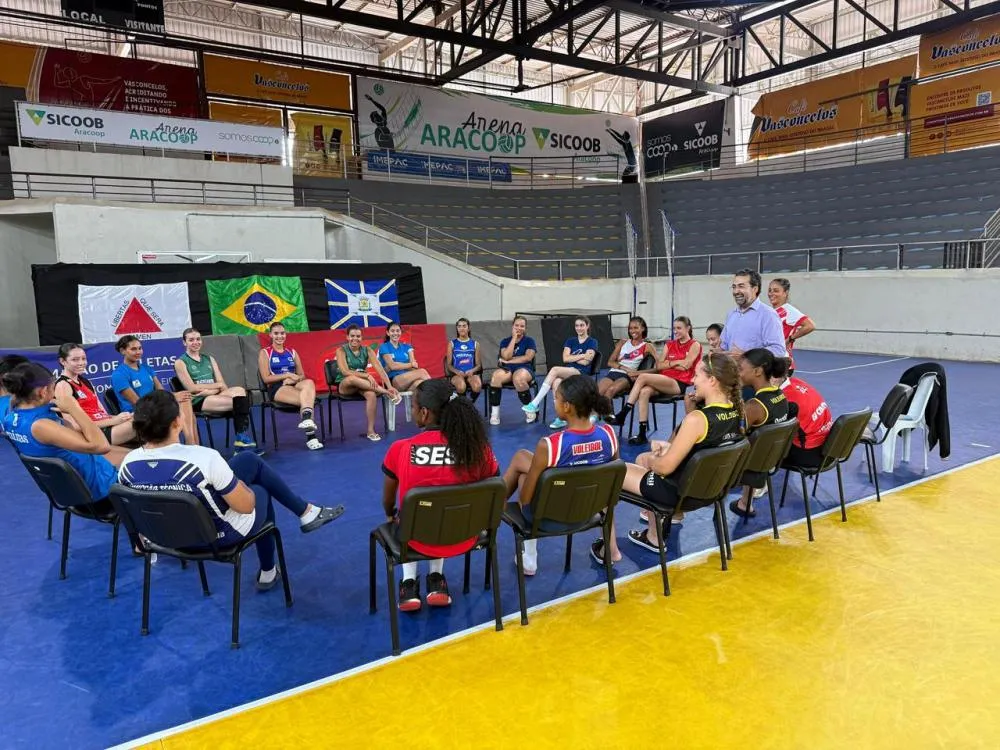 Araguari vira capital do vôlei de base e disputa por vaga na Seleção Mineira Sub 16 pega fogo