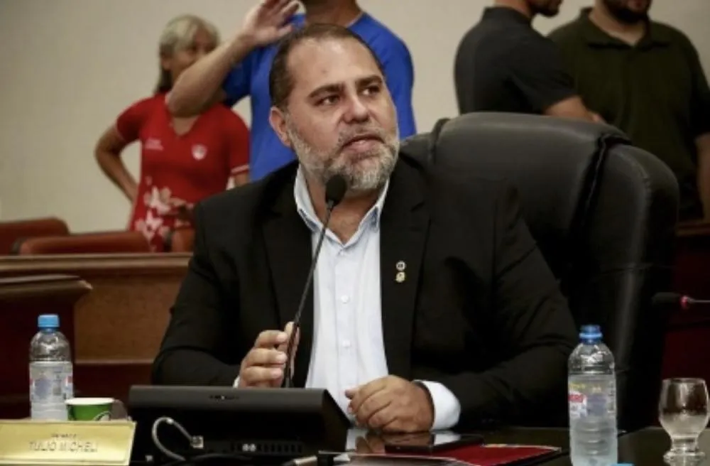 Iniciativa do vereador Túlio Micheli reforça regra de calçadas livres e altera Código de Posturas em Uberaba