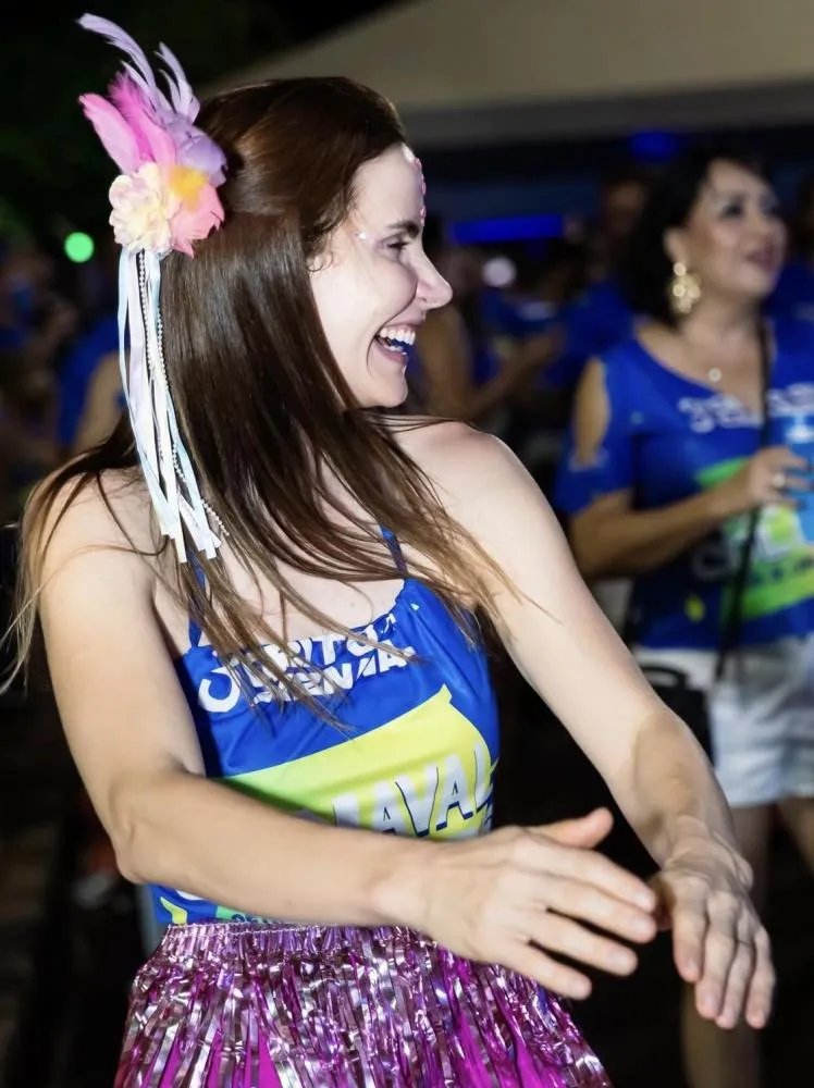 Grito de Carnaval da CDL transforma rua em festa solidária e abre oficialmente o reinado de Momo em Uberaba