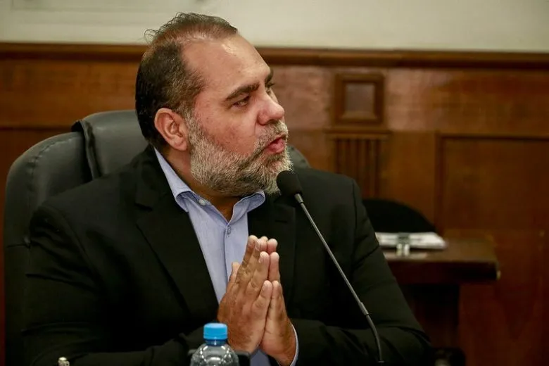 Tarifa do lixo vira alvo de suspeita e vereador pede CEI para investigar rombo milionário em Uberaba