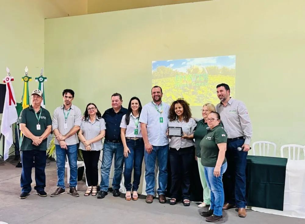 Emater comemora 45 anos de atuação em Campo Florido com evento e entrega de veículo