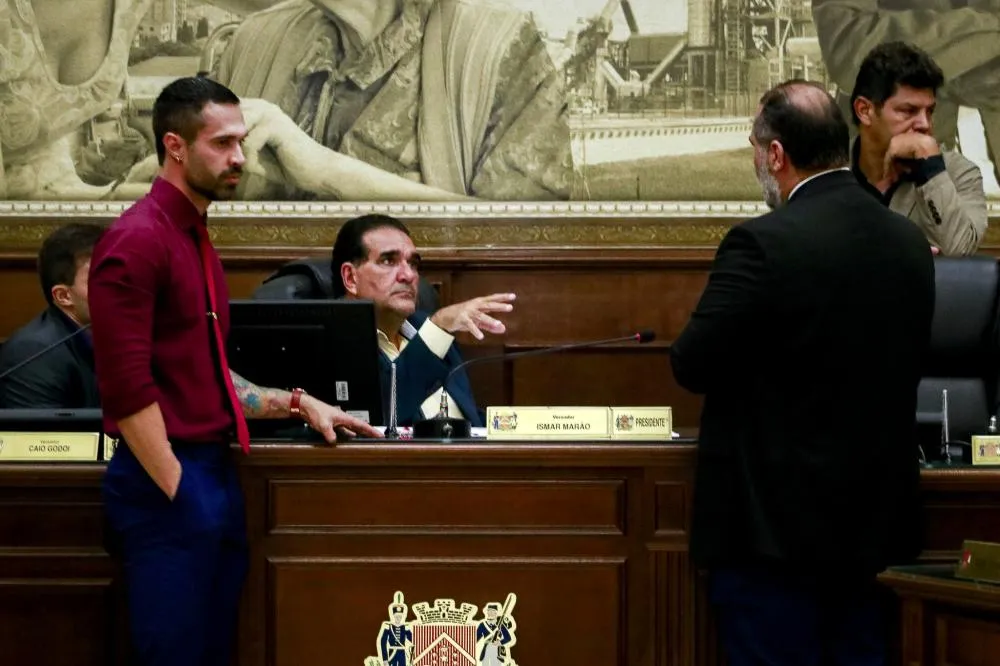 Vereador dispara contra governo e cobra “o que estão tentando esconder” em debate sobre CEI das viagens em Uberaba