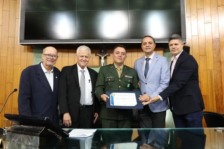 Câmara concede título de Cidadão Honorário a comandante do 36º BI Mec e reforça laços entre Exército e Uberlândia