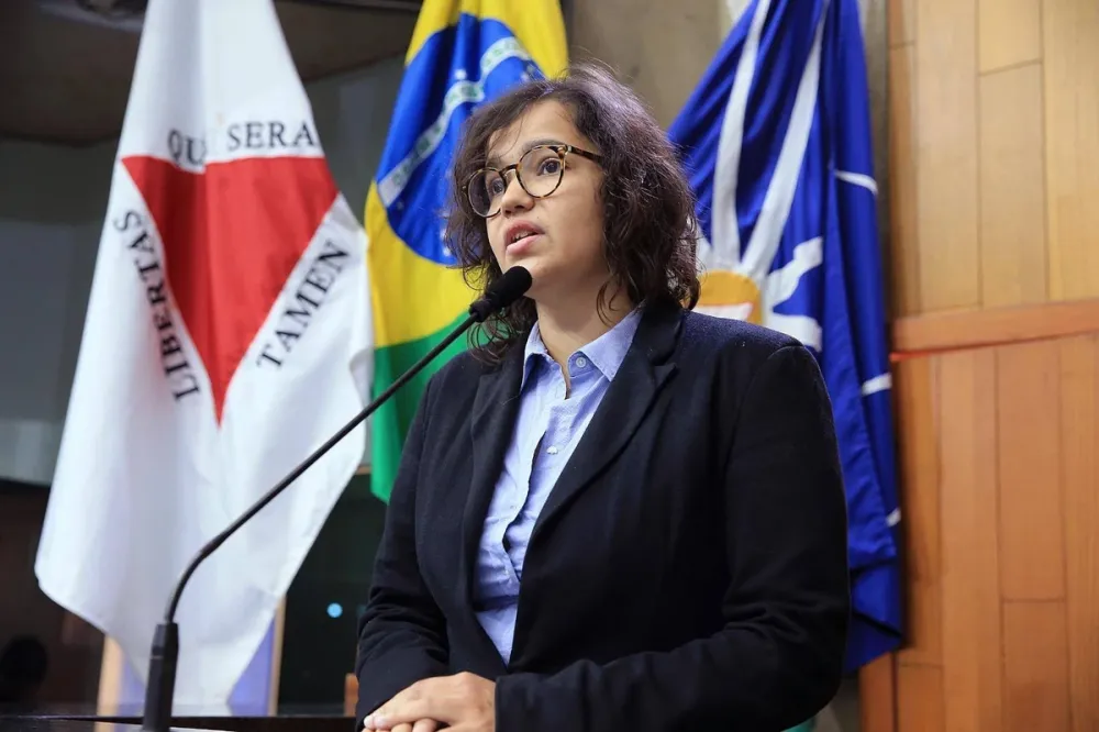 Projeto de vereadora de Uberlândia quer quadruplicar licença-paternidade e pressiona Executivo