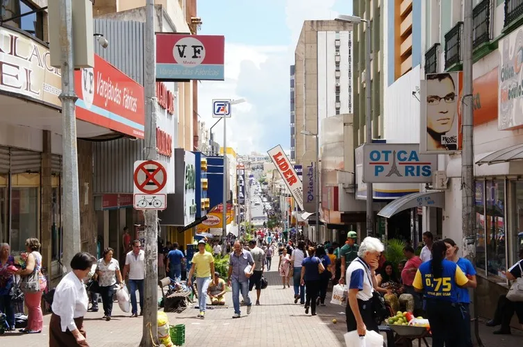 Aniversário de Uberaba vai parar o comércio e até supermercados fecham as portas na segunda