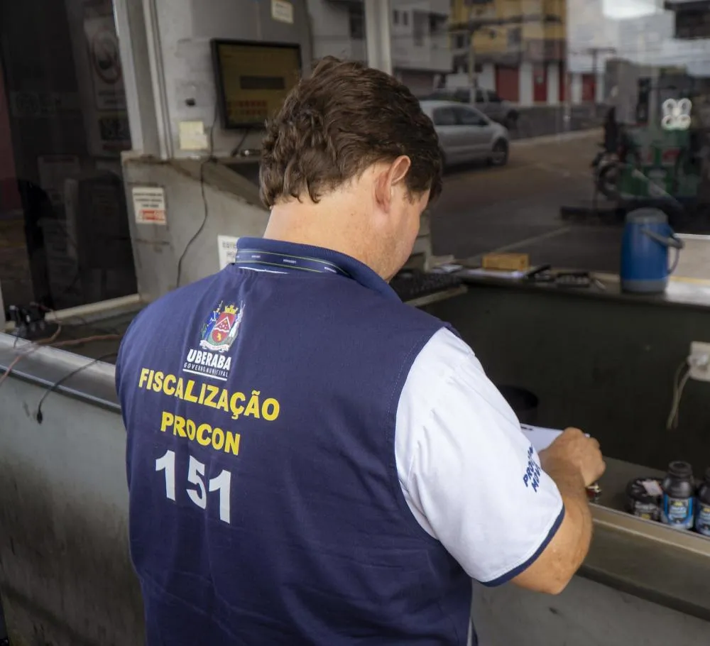 Após reclamações, força-tarefa fiscaliza postos de combustíveis em Uberaba
