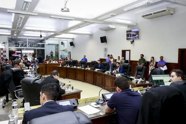Câmara de Uberaba altera datas de sessões em março e decisão provoca questionamentos