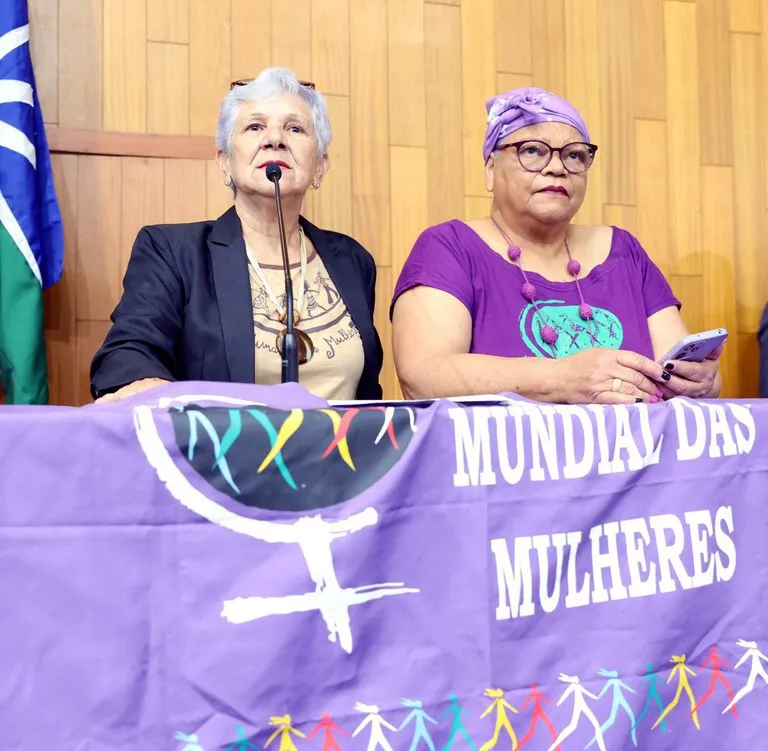 Tribuna Livre vira palco de críticas ao Judiciário, denúncias de racismo e cobrança por políticas para mulheres
