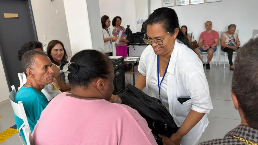 Kits adaptados para deficientes visuais são distribuídos gratuitamente em Araxá e reforçam debate sobre inclusão