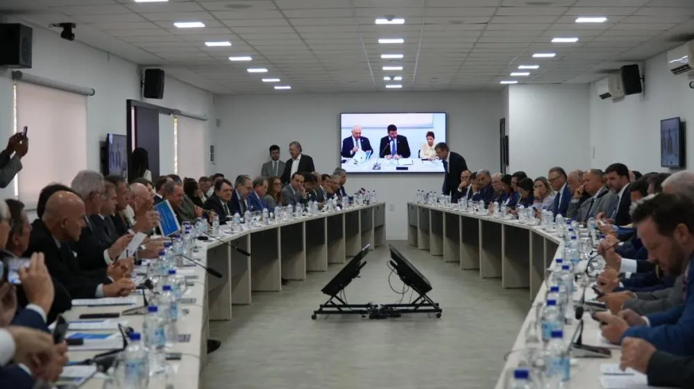 Proposta de fim da escala 6x1 gera reação do setor produtivo em Brasília