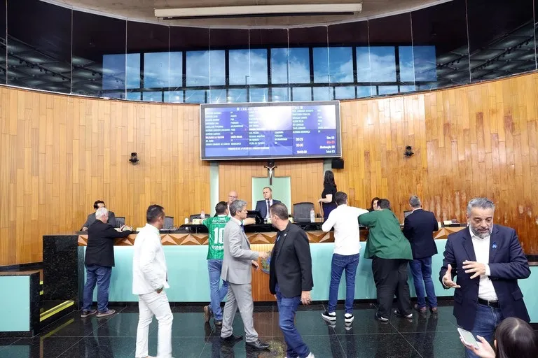 Projeto de hortas em áreas públicas provoca debate na Câmara e parecer de inconstitucionalidade é derrubado