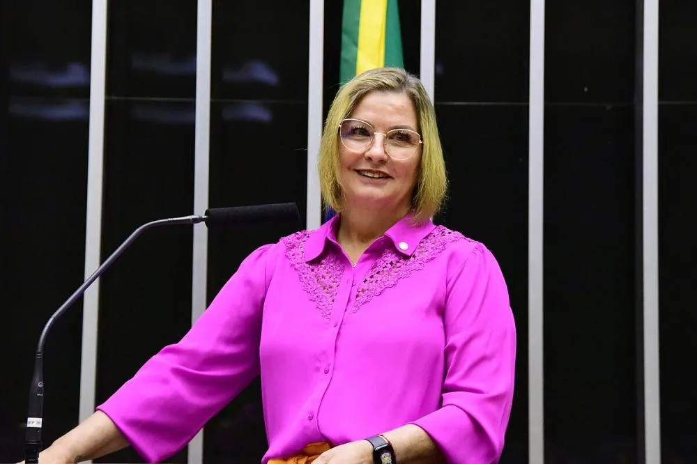 Deputada Federal defende valorização dos profissionais da saúde e celebra aprovação de dois projetos históricos na Câmara