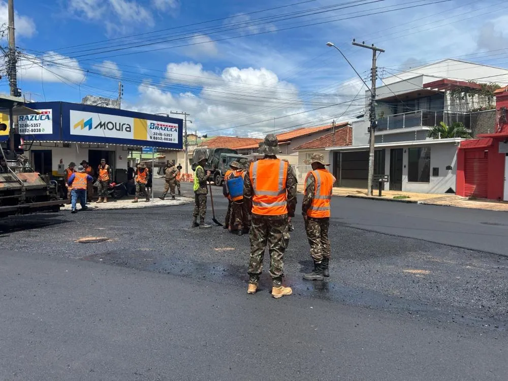 Obras começam e prefeitura corre contra o tempo para recuperar ruas em Araguari