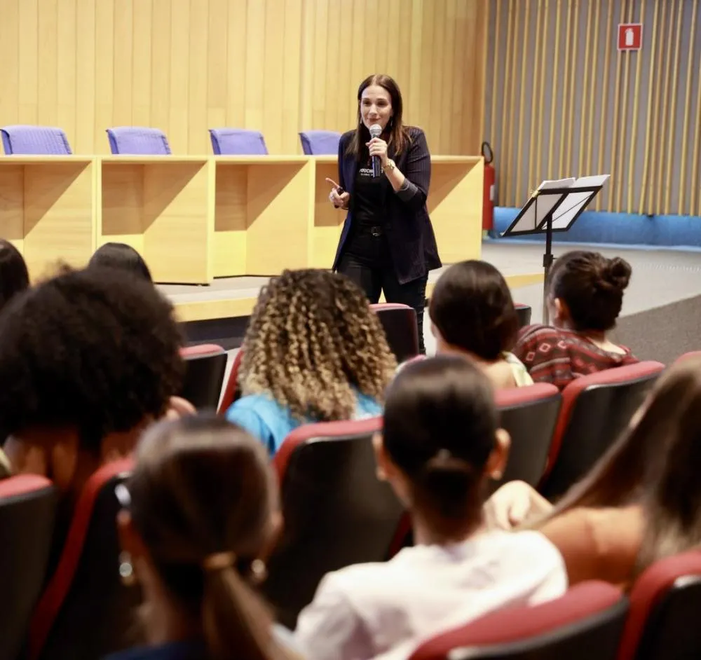 Prefeitura promove palestra sobre valorização feminina e reacende debate sobre o papel das mulheres no serviço público
