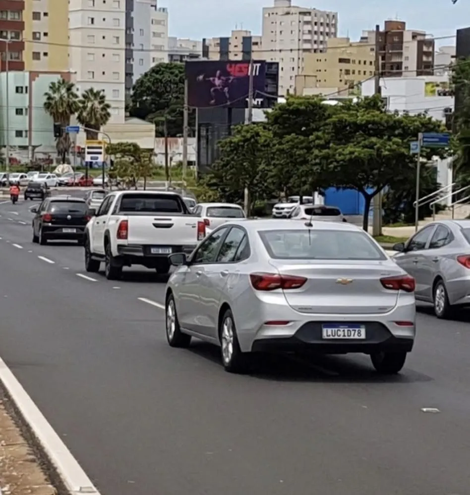 Câmeras disparam multas em Araguari e reacendem debate que já divide cidades como Uberaba e Uberlândia