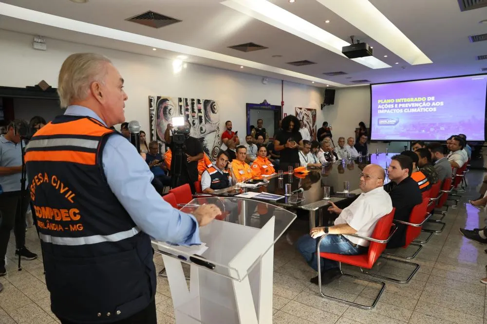 Uberlândia anuncia plano milionário contra enchentes, mas população questiona: até quando a Rondon vai alagar?