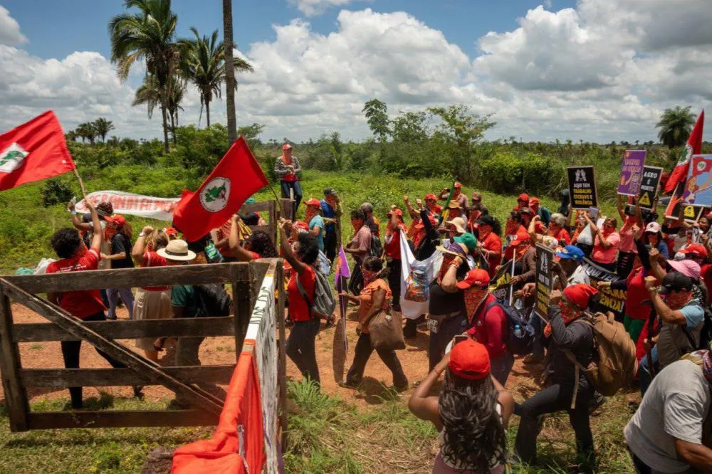 Mulheres do MST ocupam latifúndios pelo país e reacendem guerra política em torno da Reforma Agrária