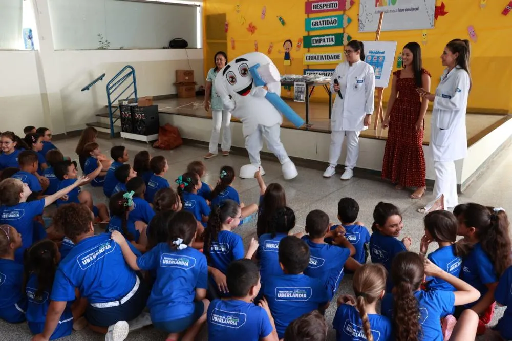 Prefeitura distribui 58 mil kits de higiene, mas desafio da saúde bucal infantil ainda preocupa especialistas