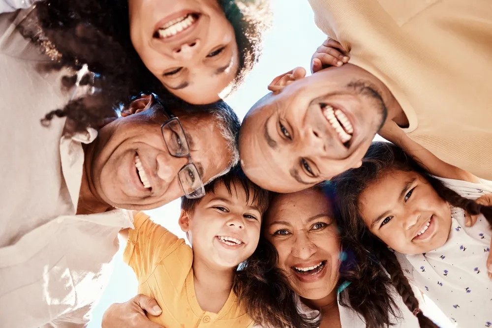Dia Internacional da Felicidade: especialistas explicam a ação desse sentimento no cérebro e como ter uma vida mais feliz