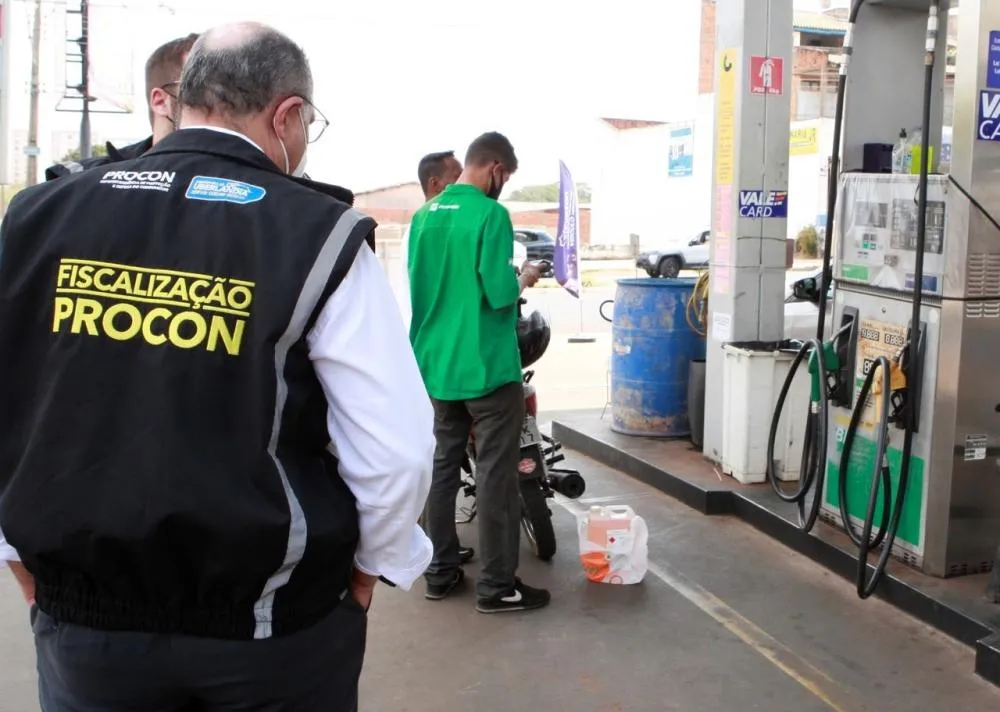 Combustível sob suspeita: Procon avança sobre postos e acende alerta em Uberlândia