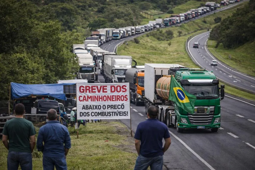 Governo recua pressão e evita nova greve dos caminhoneiros, mas crise dos combustíveis segue no radar