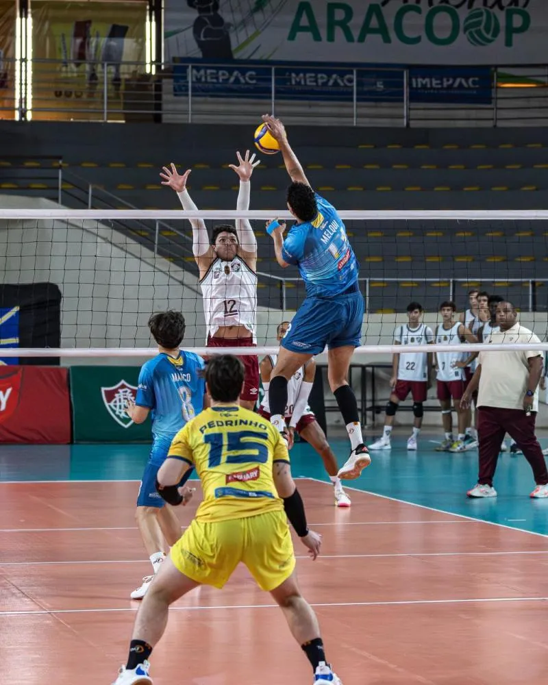 Araguari Vôlei faz história, vence o Fluminense e entra de vez na briga pelo acesso