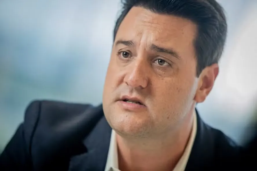 Ratinho Junior recua de disputa presidencial e redesenha cenário da direita para 2026